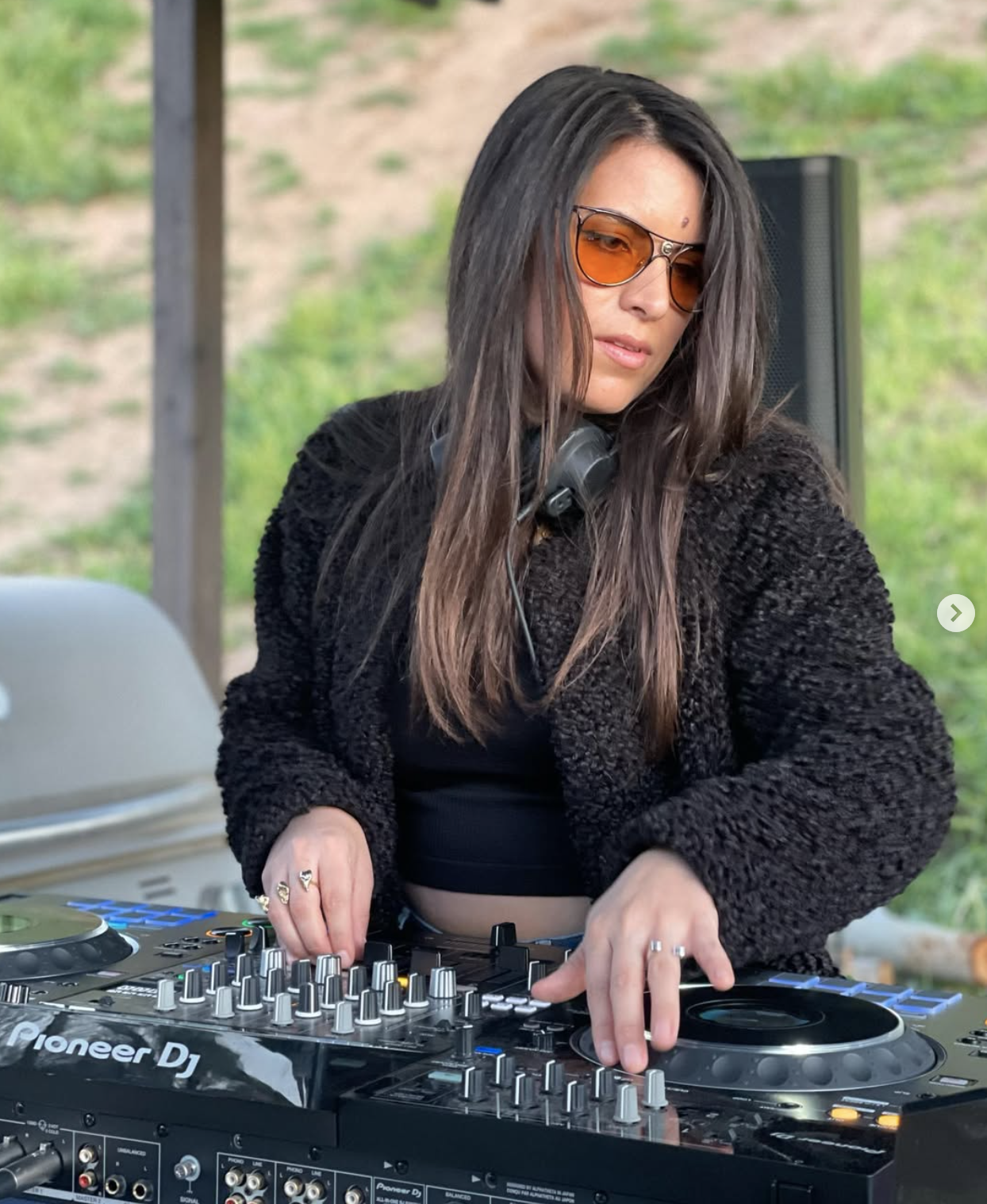 MISS.NEW.THIS. Outdoor performance